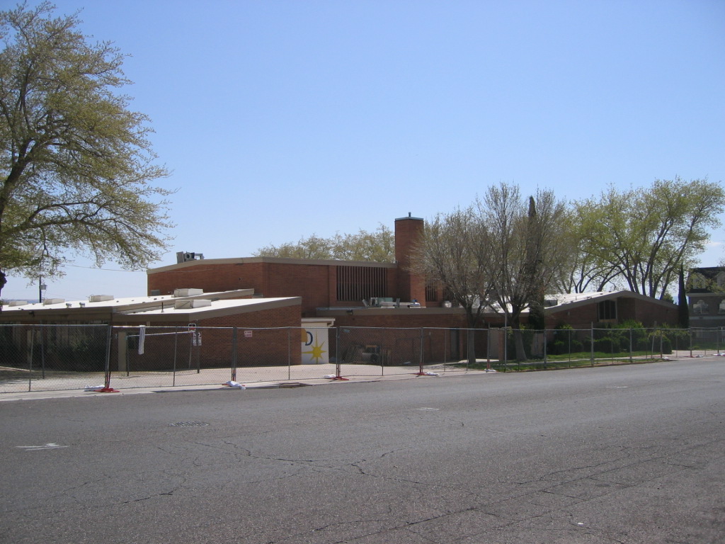 Photo of the front of the old West Elementary School in St George