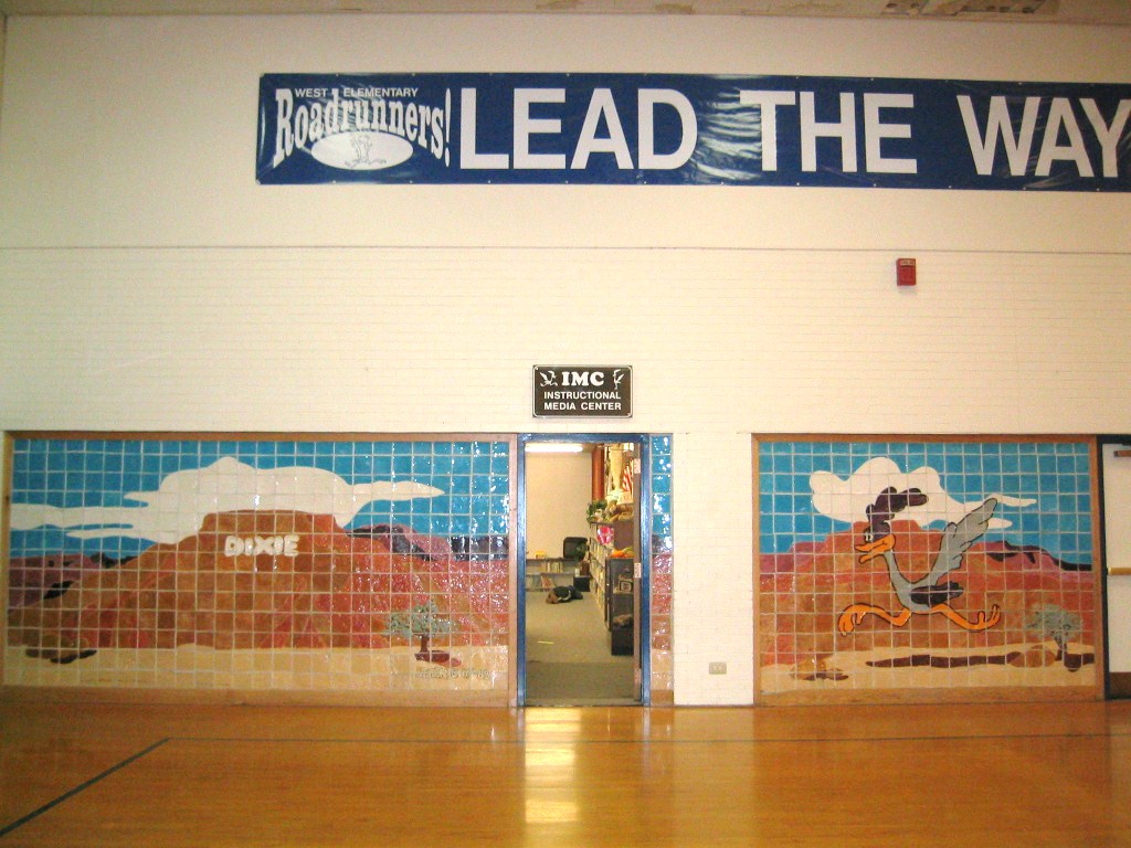 WCHS-00313 West wall in the lunchroom at West Elementary School with the Dixie and Roadrunner tile murals