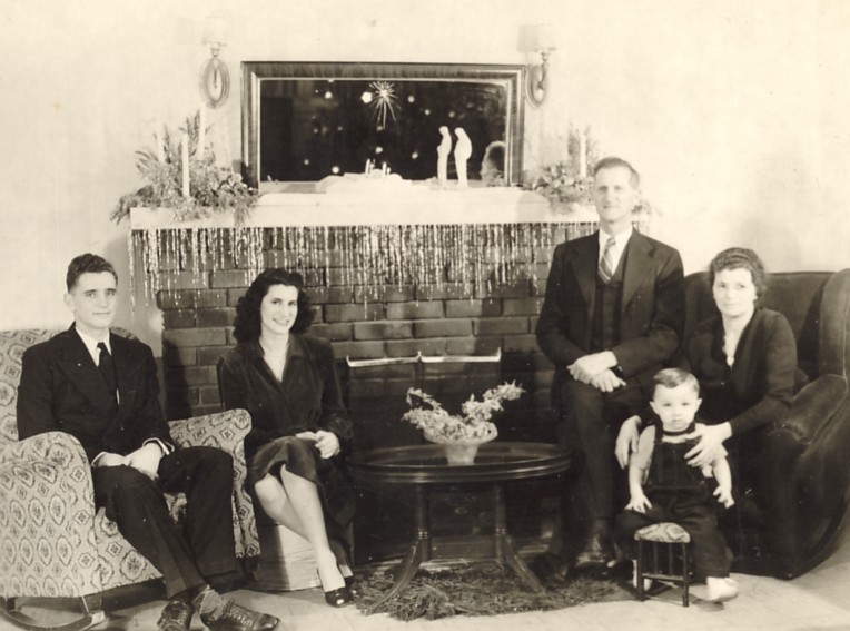 Mid-1940s photo of Stanton, Fawn, Donald, Amber, and Steve Schmutz