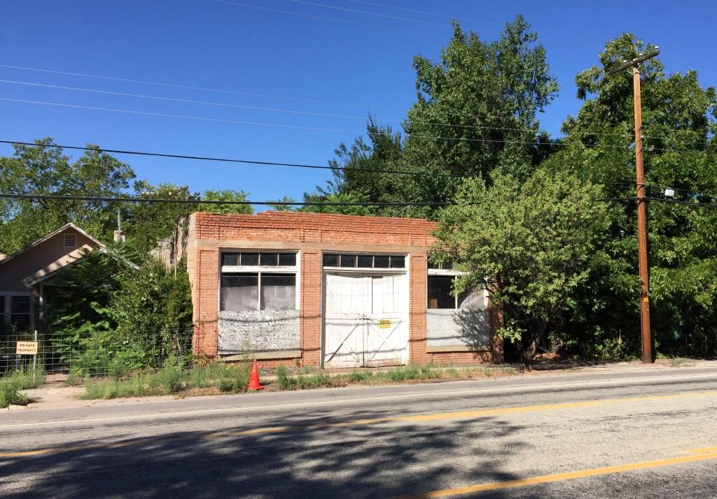 Photo of the abandoned ??? store
