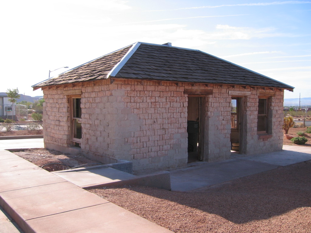 Adobe Post Office in Ivins