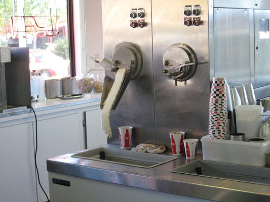 Mixing machine at Nilsen's Frozen Custard