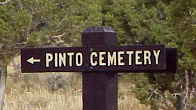 Sign pointing to the Pinto Cemetery