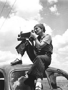 Dorothea Lange taking photographs