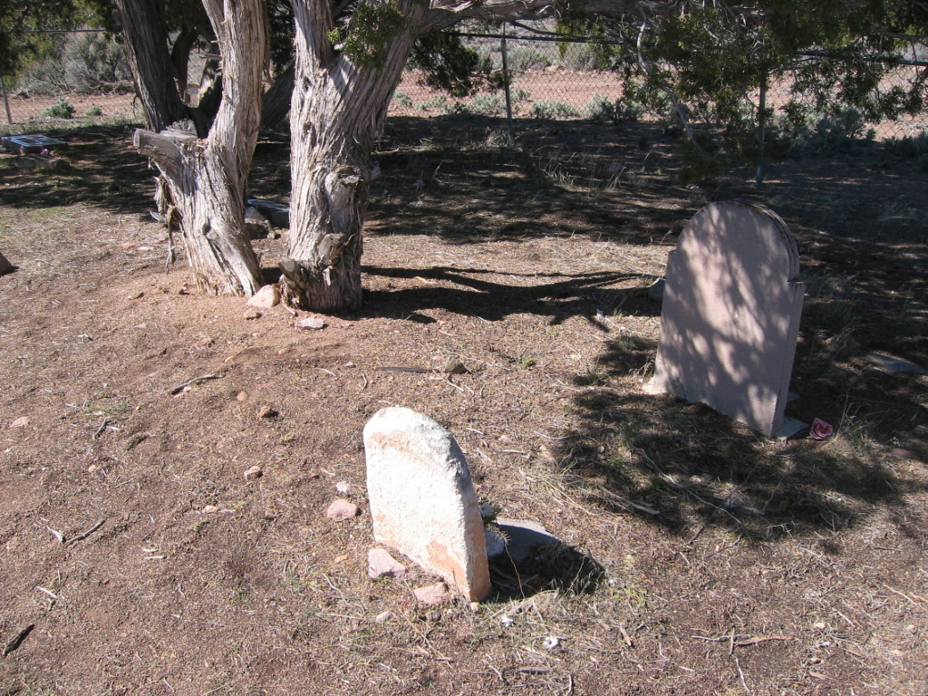 Photo of a grave with headstone and footstone at the Hamblin Cemetery