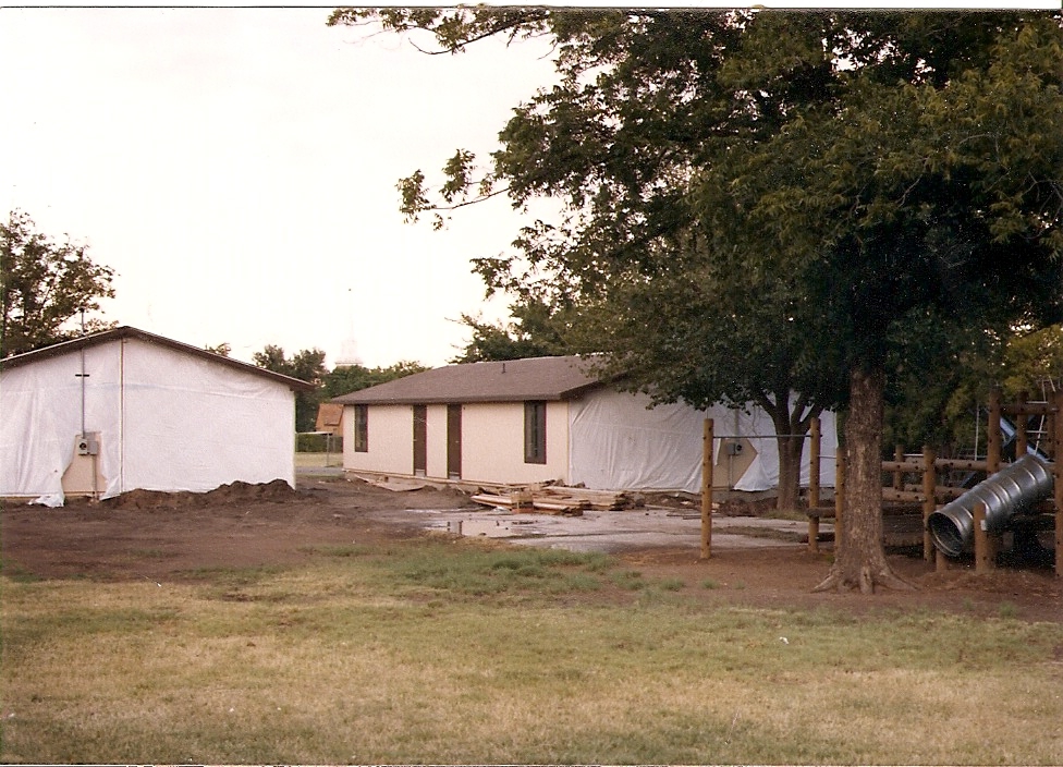 WCHS-00292 Two new portable classrooms being installed at West Elementary School in 1987