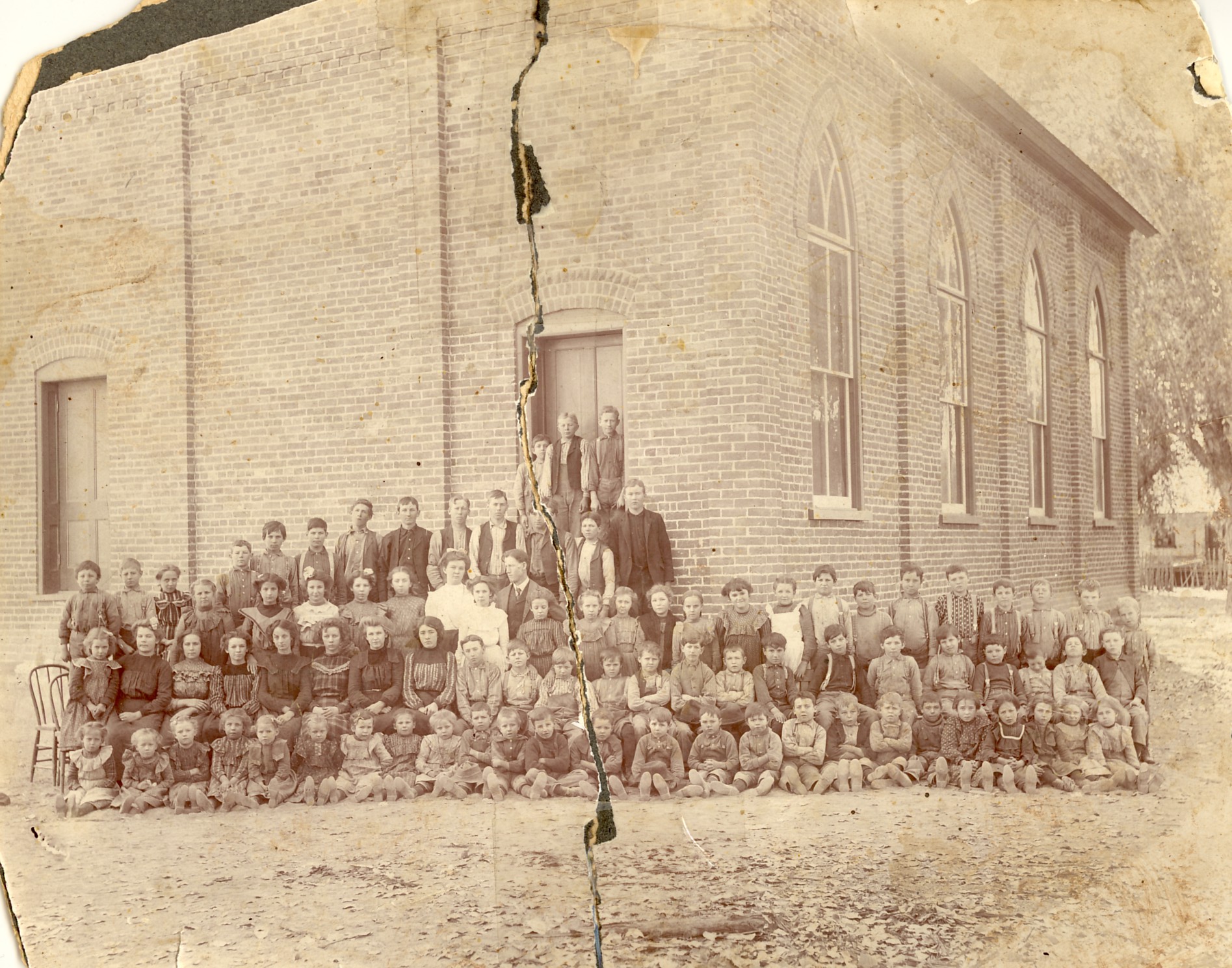 WCHS-00368 Large group of people in front of a brick building