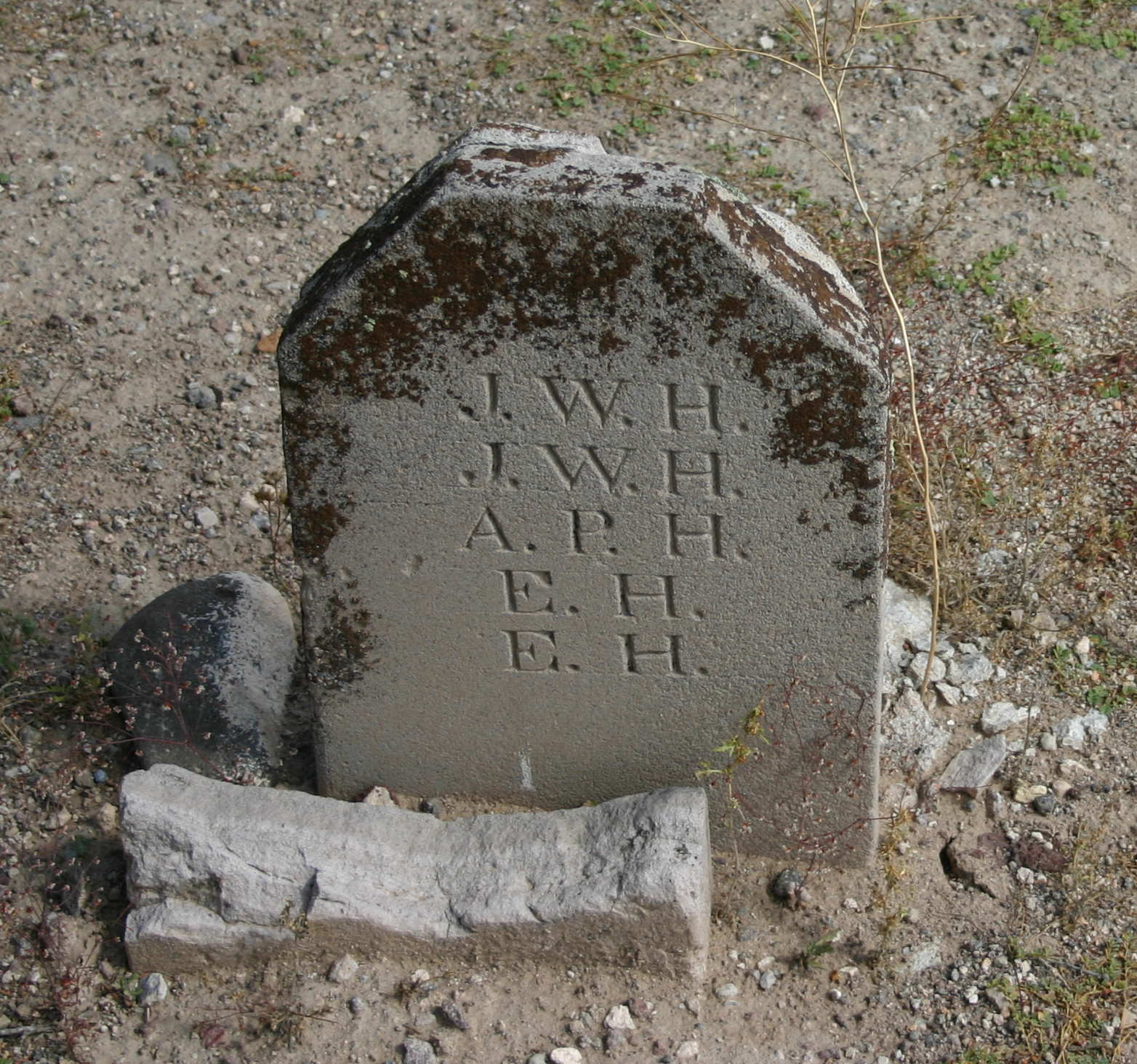 Huntsman? gravestone at the Hebron Cemetery