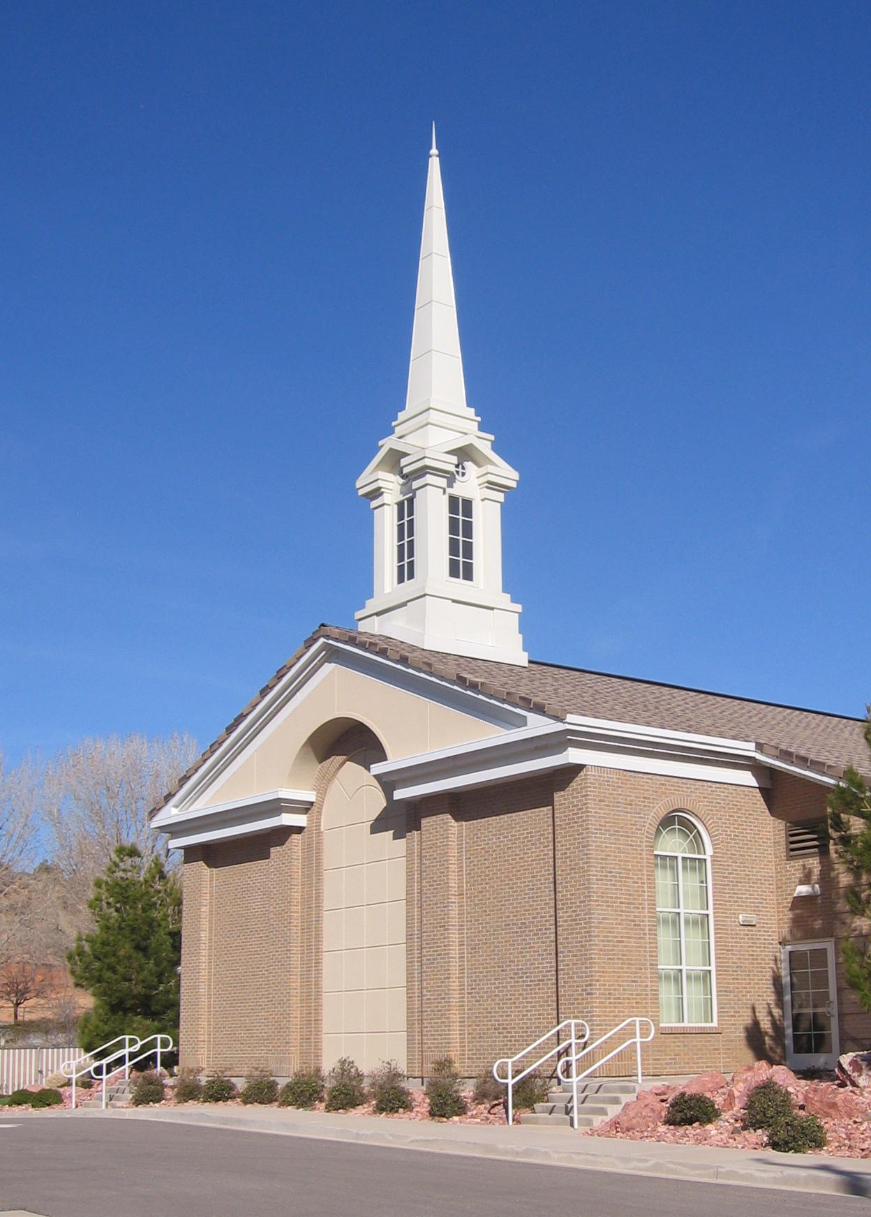 Front of the new Gunlock church building