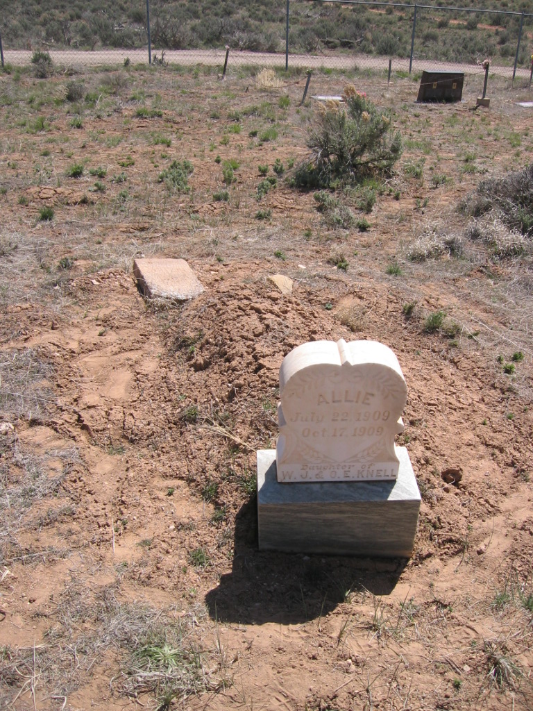 Allie Knell grave in the Pinto Cemetery