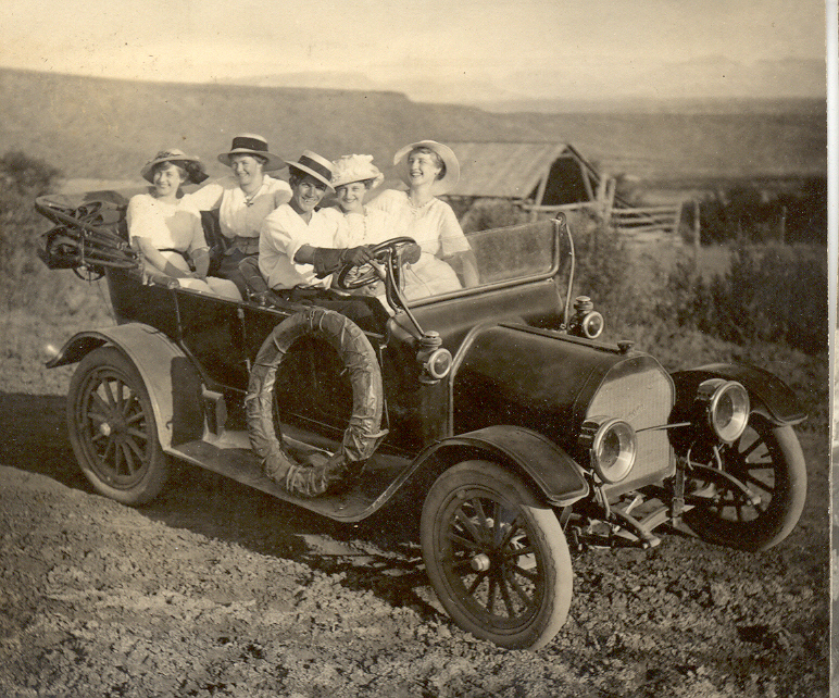 WCHS-01095 Lee Cox in the family car with some of his lady friends