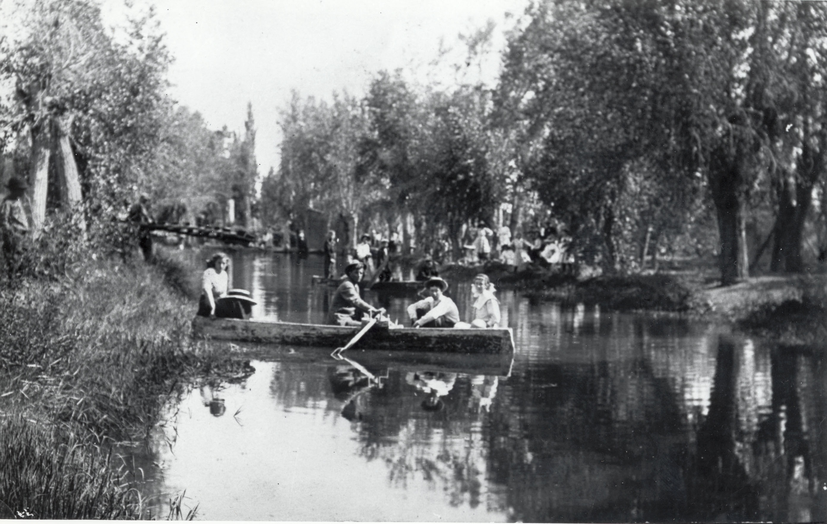 People canoeing on Dodge's Pond