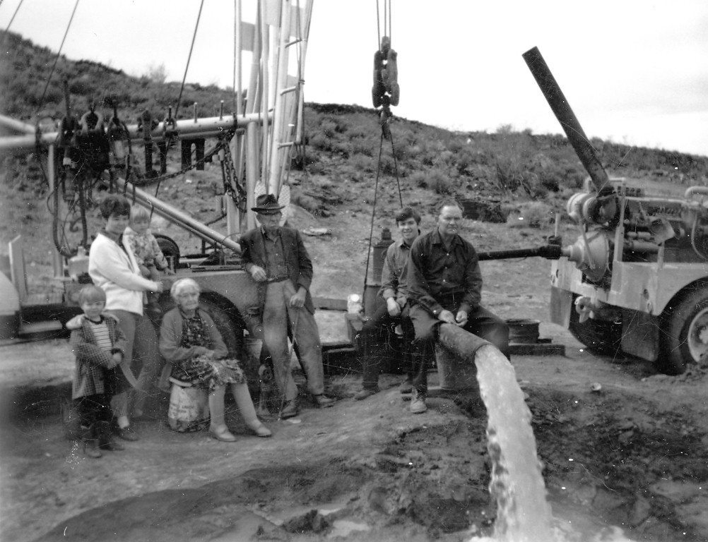 People in front of Nisson's water well