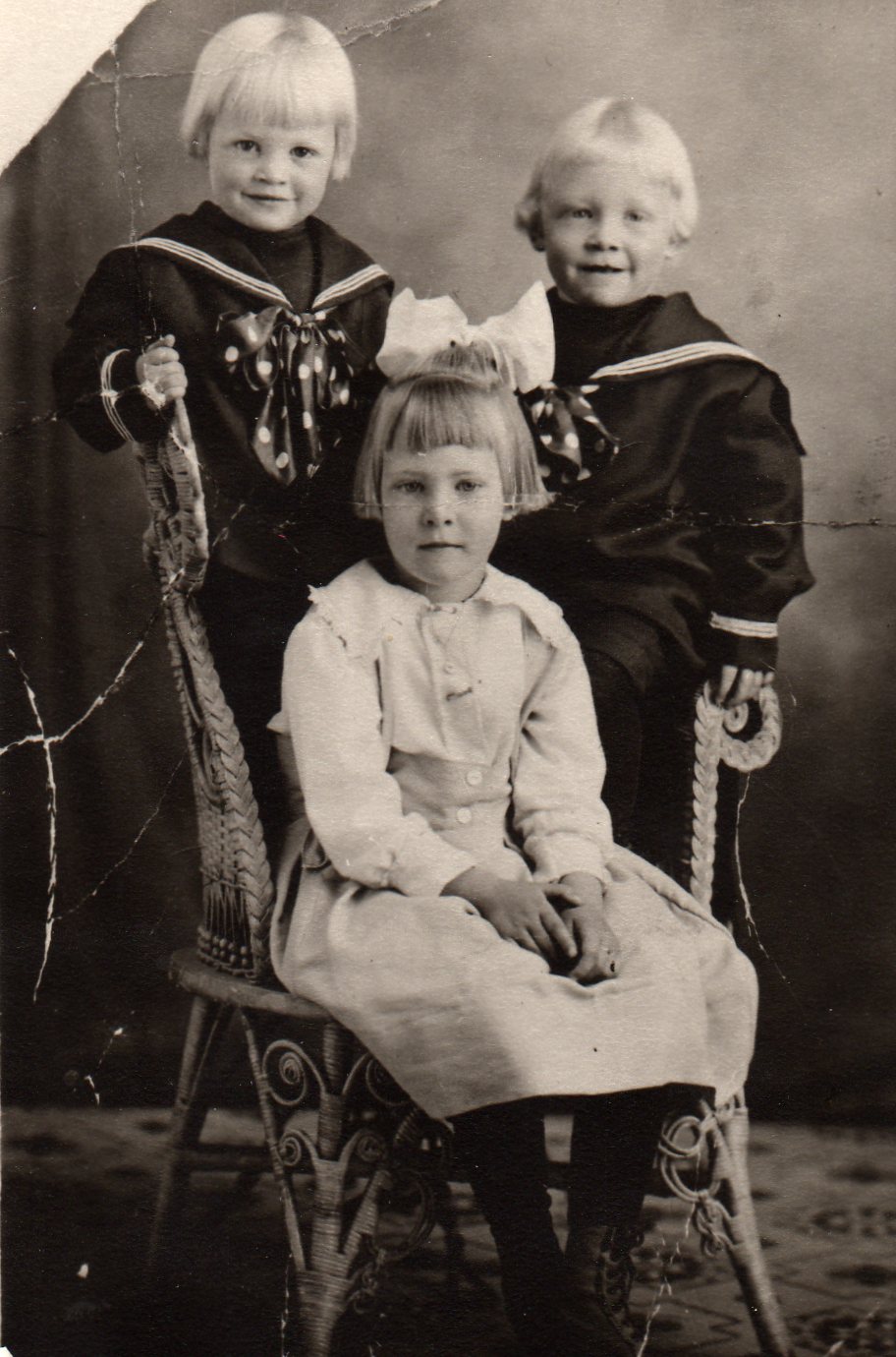 Photo of Ray, Rex, and Alice Nelson