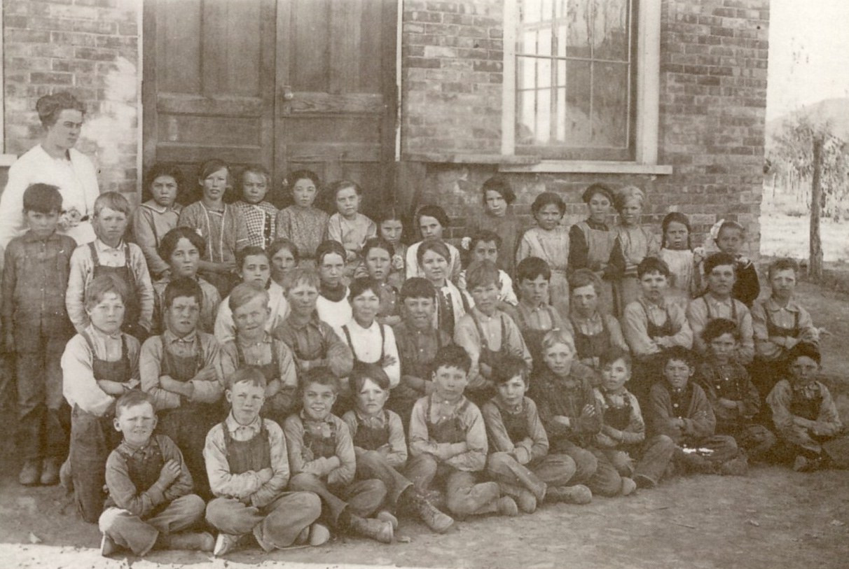 Flo Foremaster and her students in the 1920s