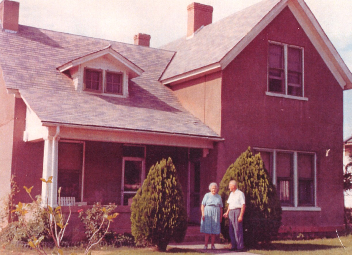 Arthur & Orilla Hafen in front of their home