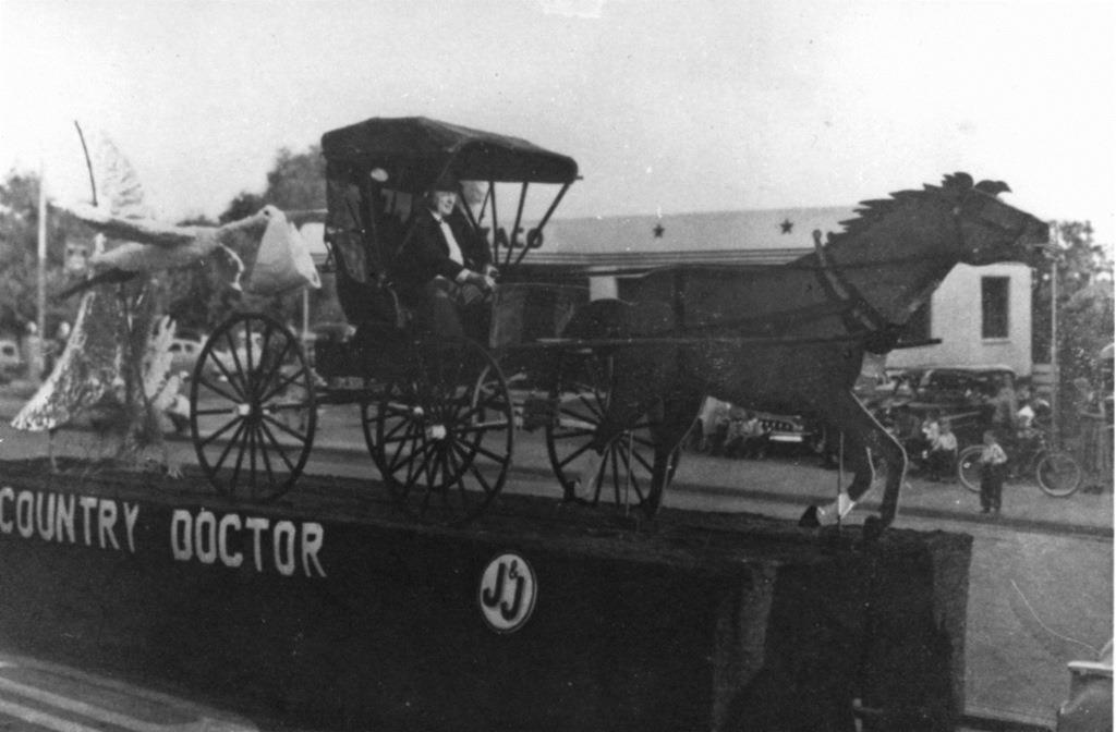 Country Doctor float in the 1953 Western Parade