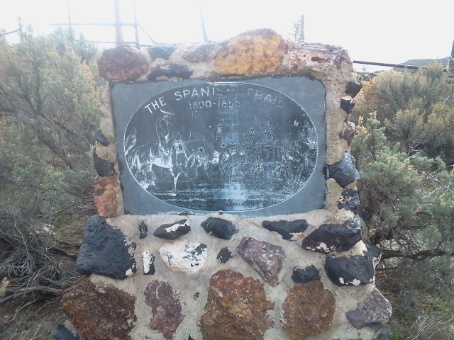 Photo of a plaque on an Old Spanish Trail Monument
