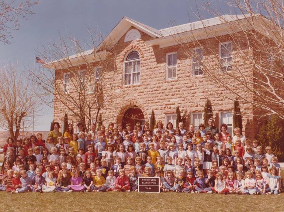 1975-1976 students and faculty in front of the Washington School
