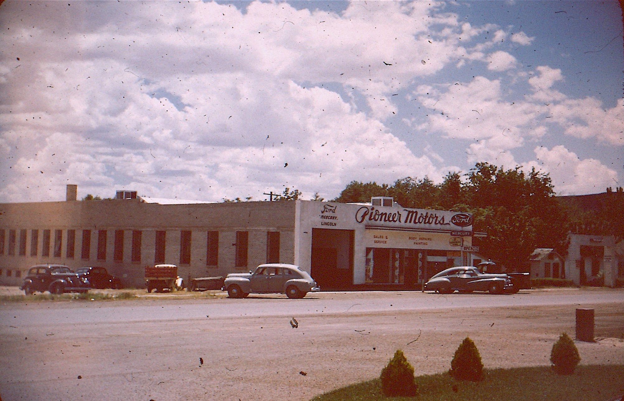 Pioneer Motors Ford/Mercury/Lincoln agency in St. George