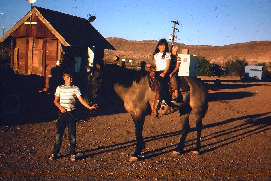 Jeff Andrus holding a horse with Wendy Andrus and Scott Andrus on it