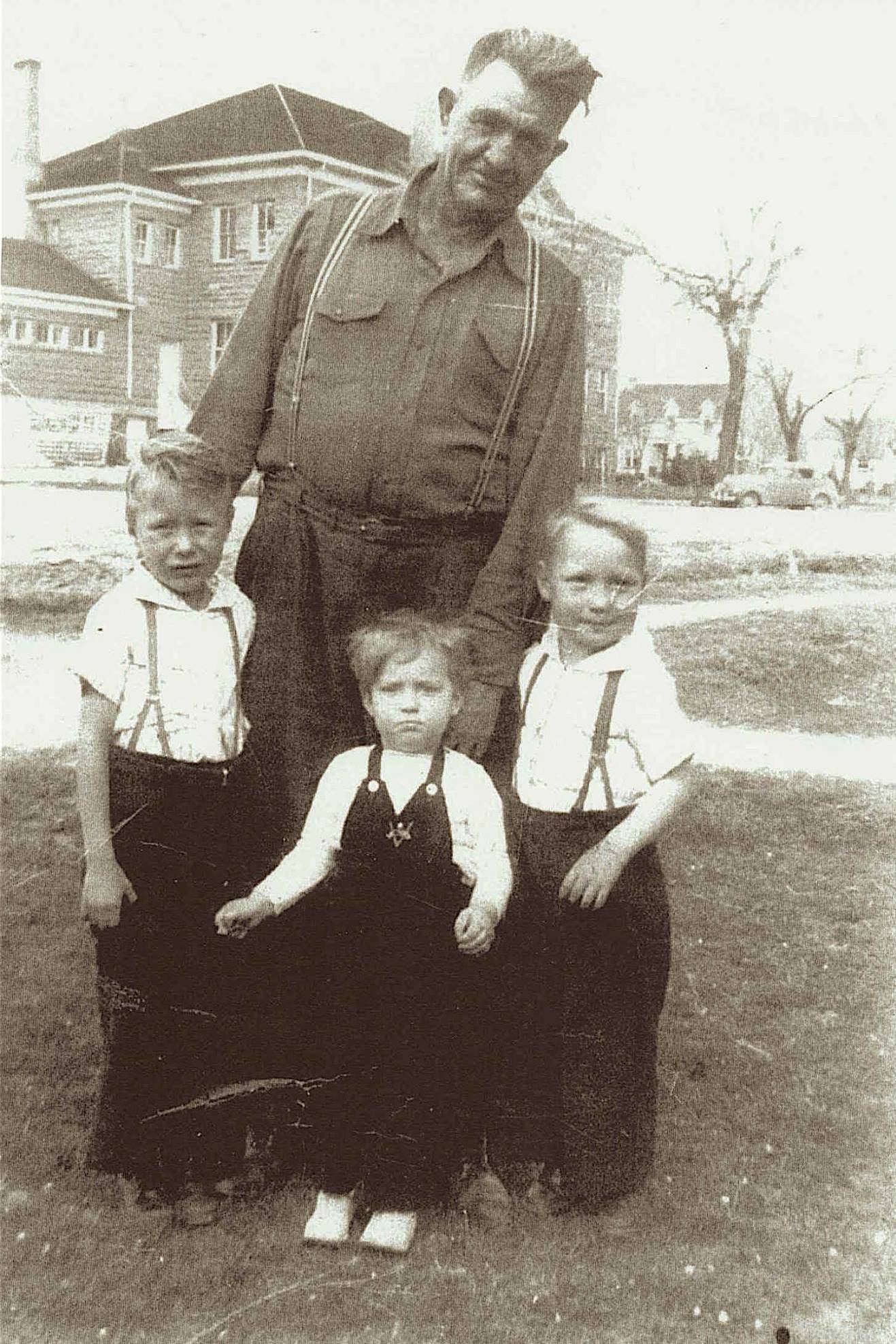 Charles Andrus with grandchildren, Lee, Tommy, and George