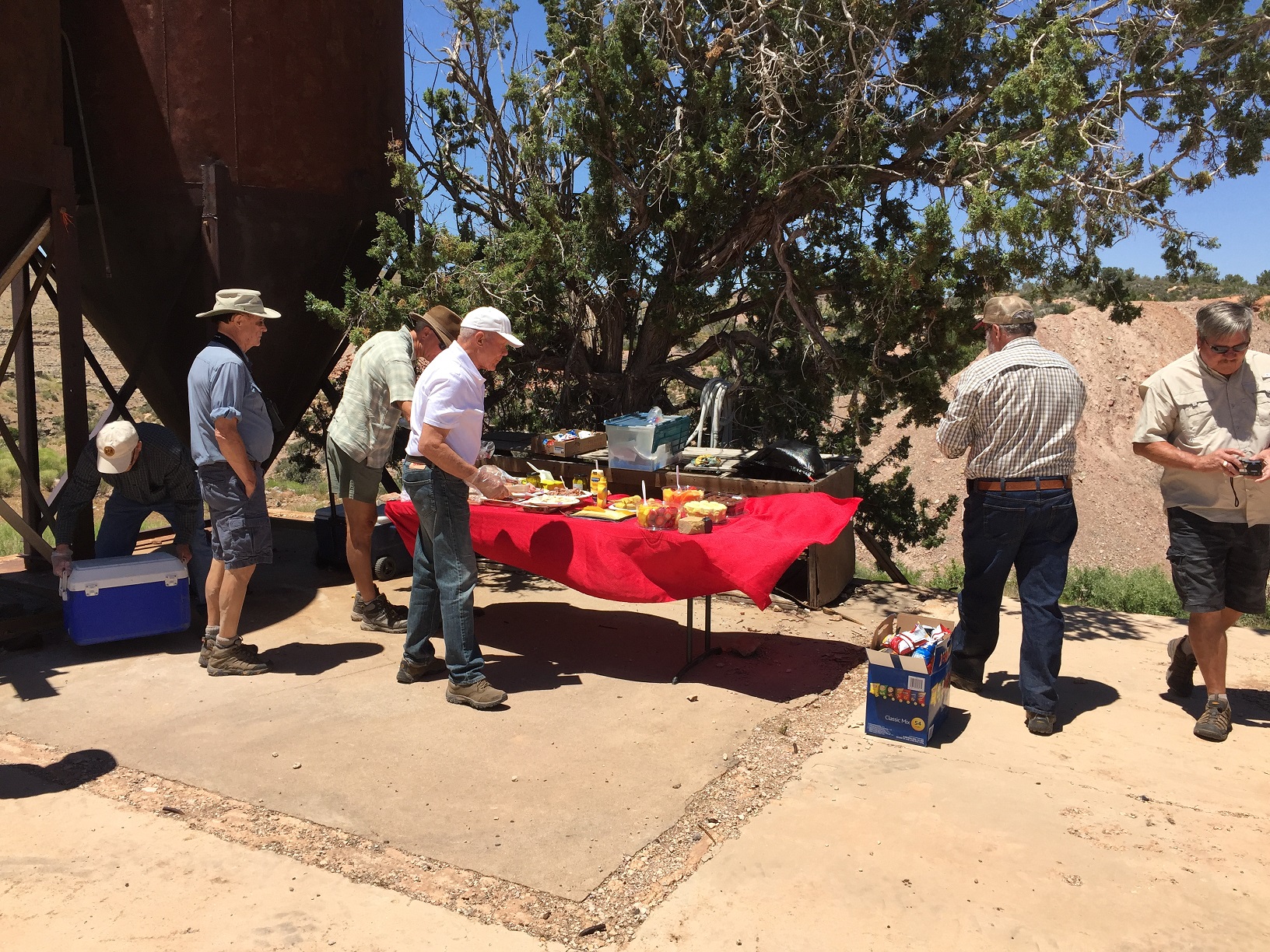 Lunch on a Dixie Arizona Strip Interpretive Association (DASIA) field trip