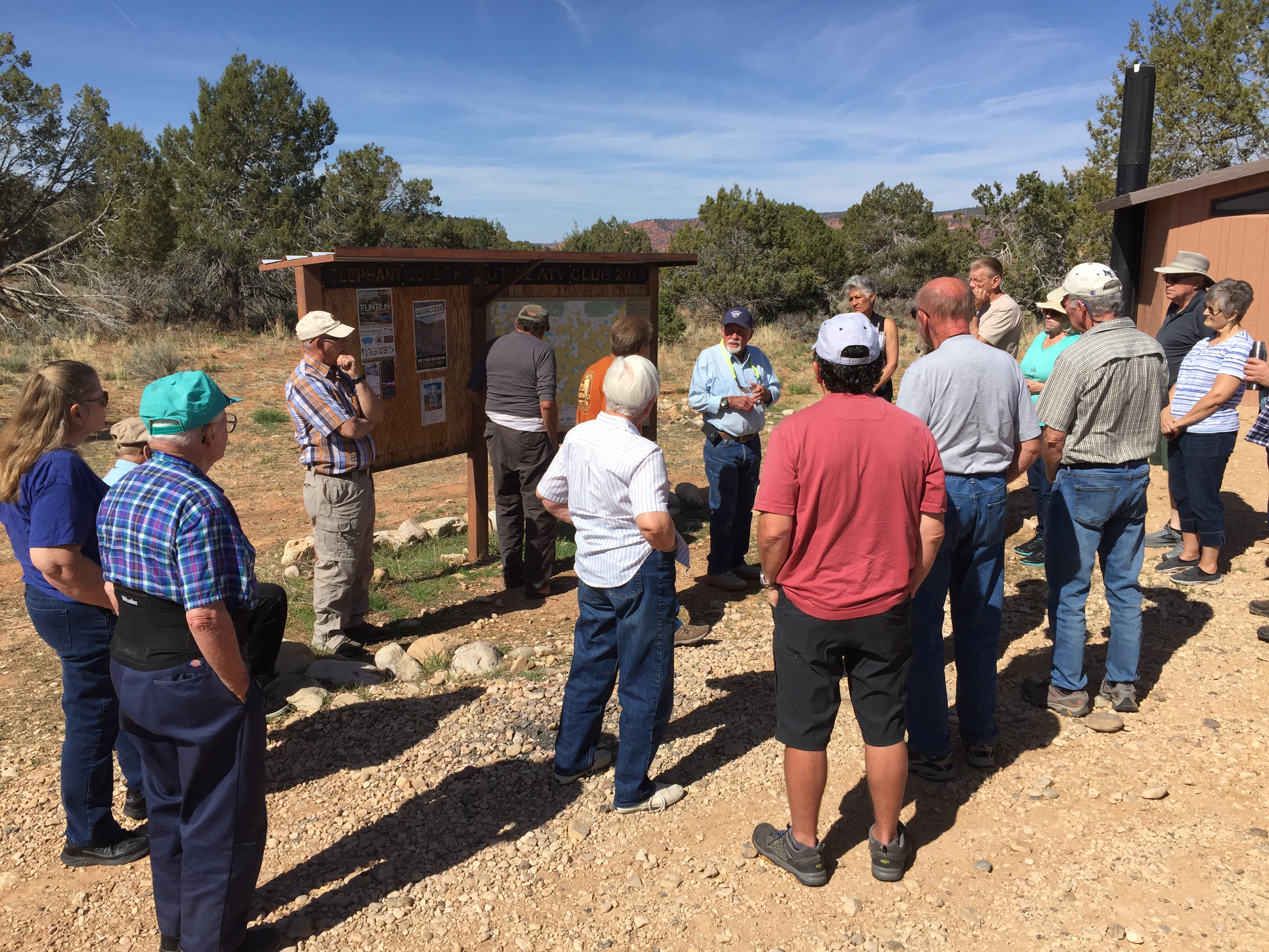 Milt Hokanson talking to a group of DASIA field trip attendees at the Elephant Cove Kiosk