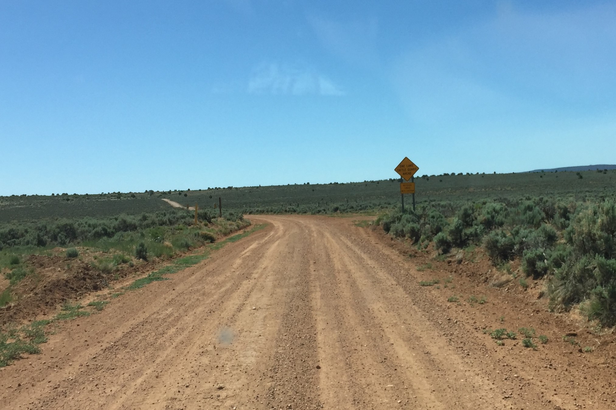 Mohave Road 103 just approaching the turnoff (BLM Road 1002) to the Grand Gulch Mine