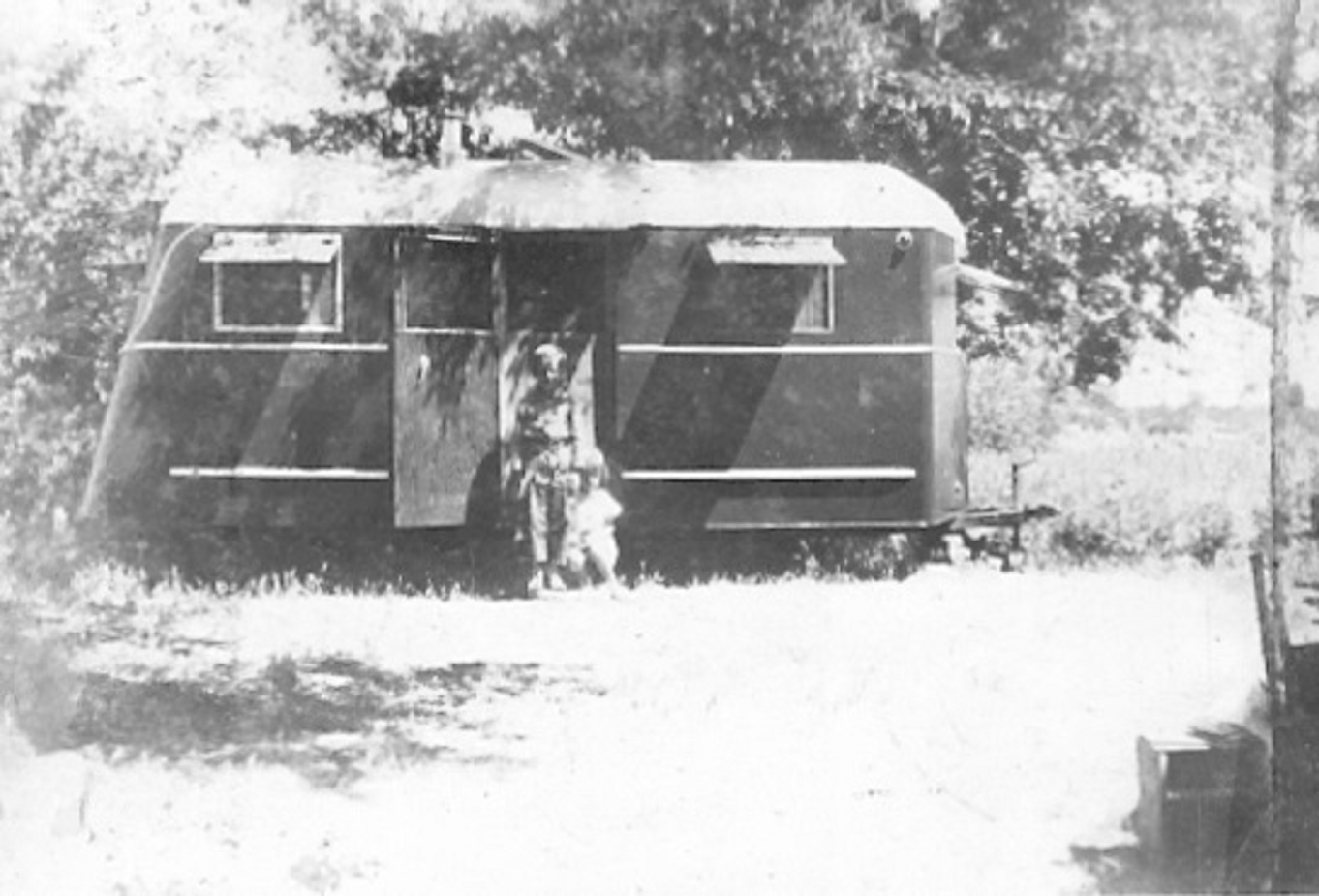 Commanding officer's trailer & children at the Leeds CCC Camp
