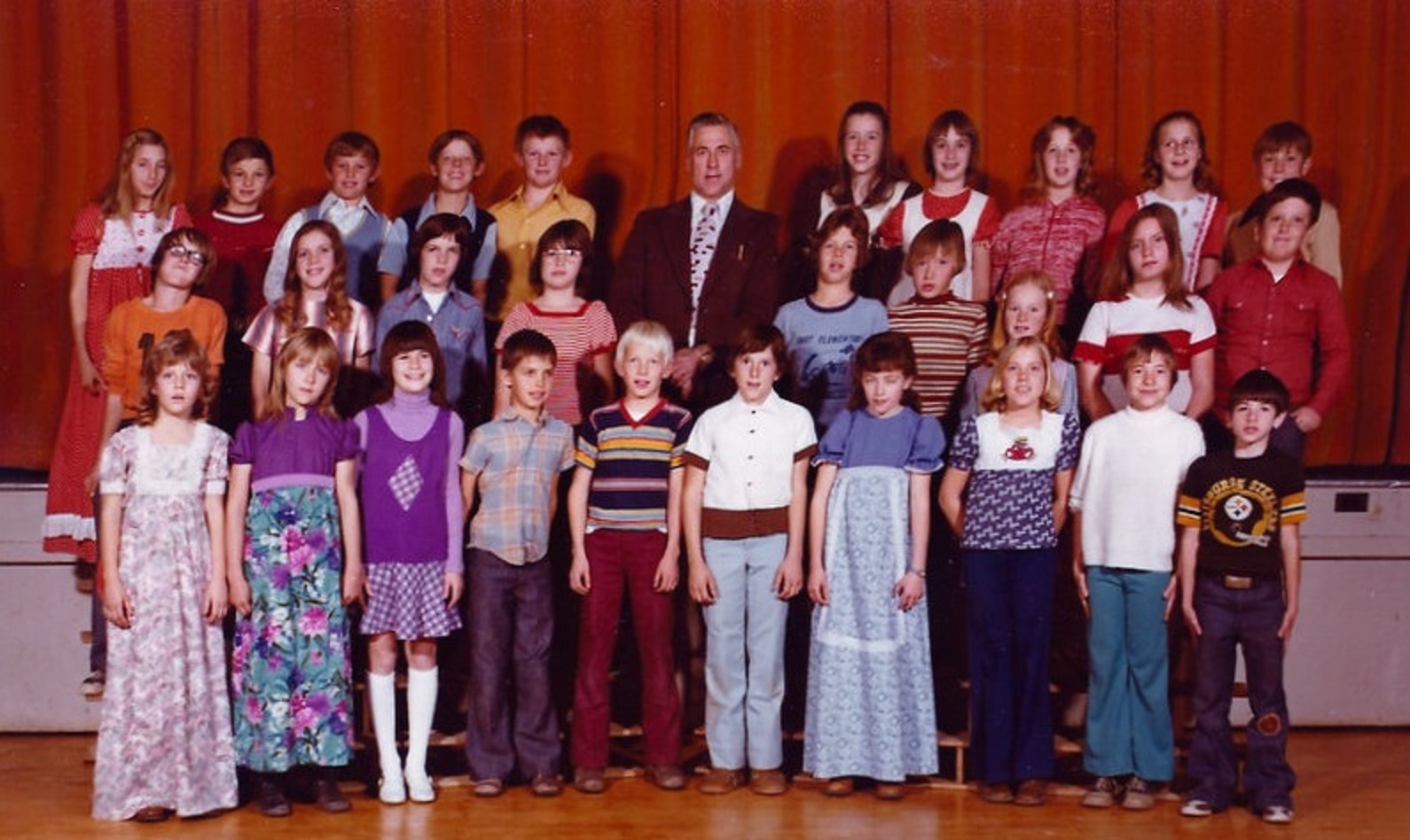 Mr. Carlyle Stirling's 1974-1975 fifth grade class at East Elementary School