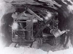 Erie Air Shovel working on the tunnel